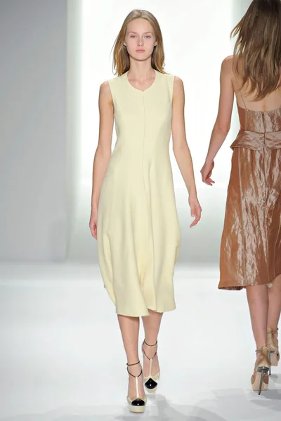 Look 14